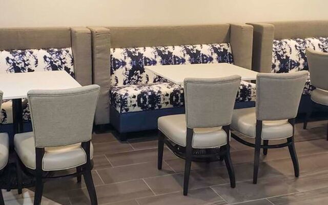 The Alexis Inn & Suites - Nashville Airport