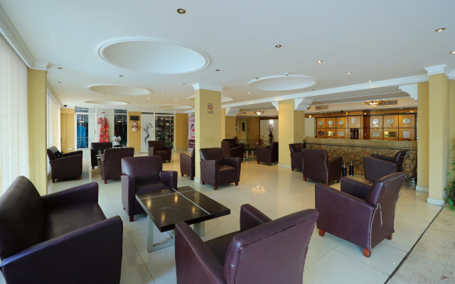 OYO 112 Semiramis Hotel