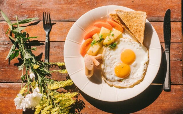 Boon Home Stay Arts and Crafts