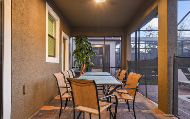 Disney themed, pool, close to parks!