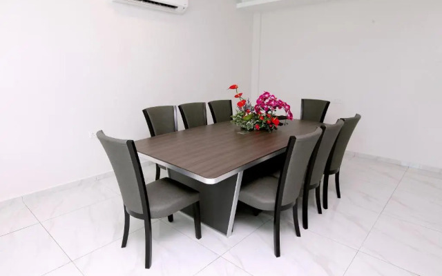 B&L Hotel by Oyo Rooms