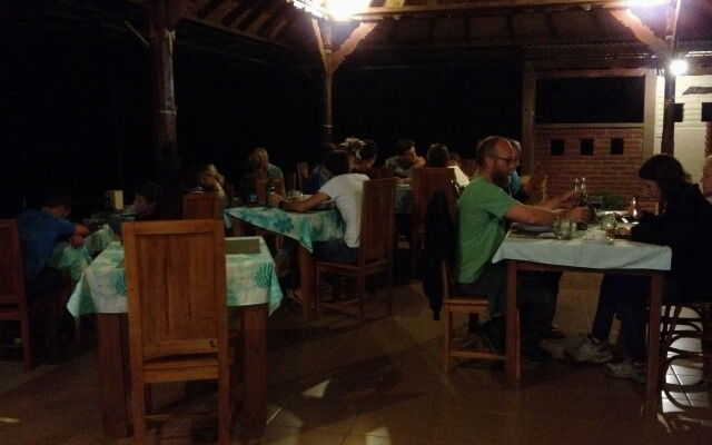 KARANG SARI Guesthouse & Restaurant