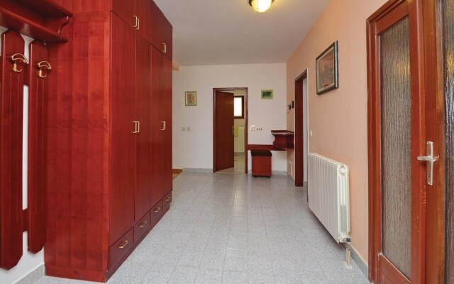 Awesome Home in Vinez With Wifi and 7 Bedrooms