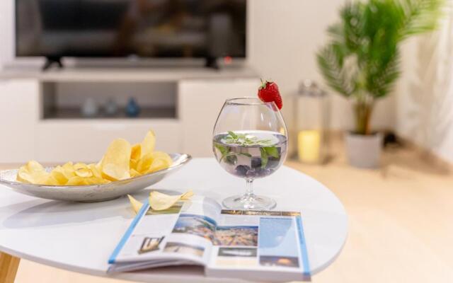 Fran Center Apartments (Square)