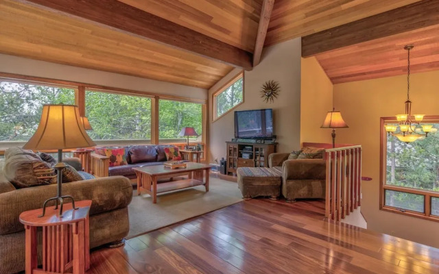 2 Tan Oak-Hot Tub-3BR/2BA