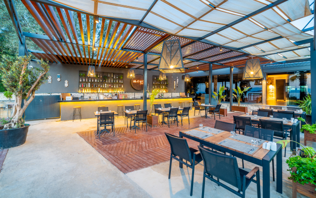 Moyo Beach Hotel