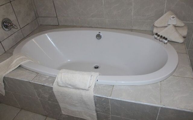 Flamboyant Guest Lodge