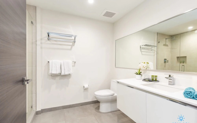 Hollywood Beach Modern Studio Rooftop Pool