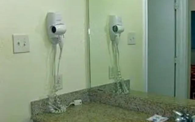 Scottish Inn and Suites