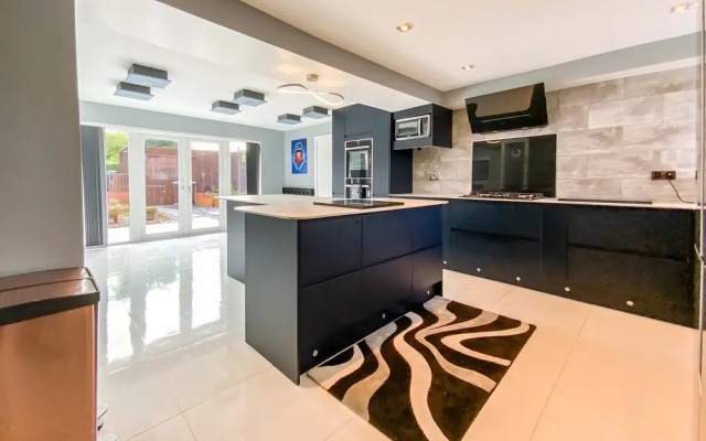 Remarkable 4-bed House in Boston