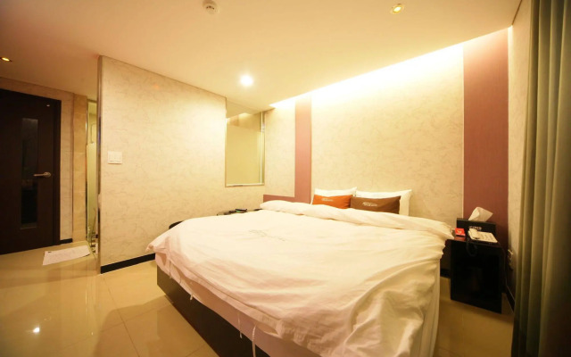 Iris Motel