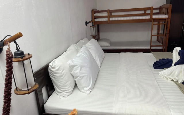 Parrot Resort Moalboal