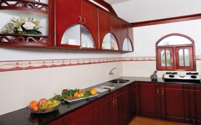 Mass Holidays Houseboat