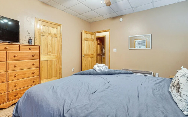 'innsbruck Alpine Getaway' w/ Shared Hot Tub!