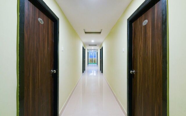 OYO 27902 Center Point The Hotel