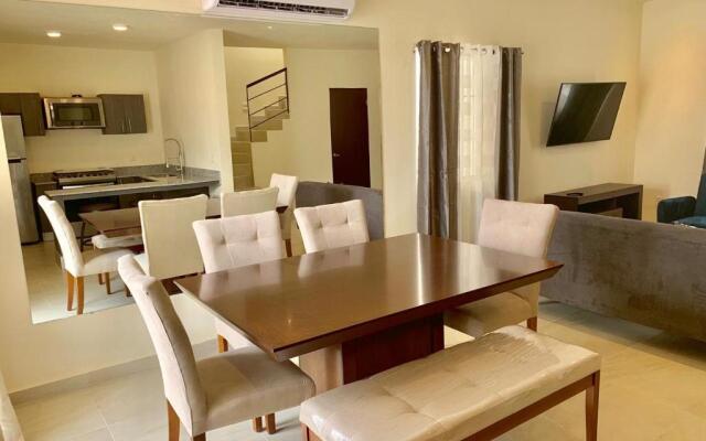 Beautiful 3 BR/3.5 bath Home@Selvanova
