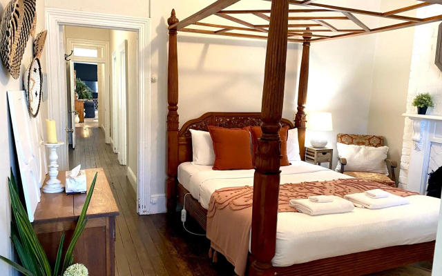 YSG The Edward Townhouse 157 - Steps To Town – Guest Rooms – Orange