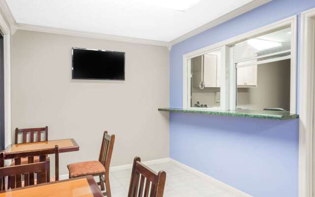 Super 8 by Wyndham Gadsden AL