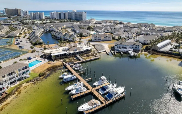 8226 is an upstairs pet friendly studio located in Sandpiper Cove by RedAwning