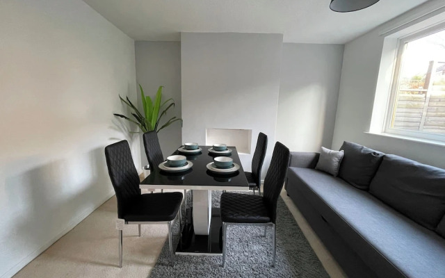 Bright & Airy 3BR Home with Parking