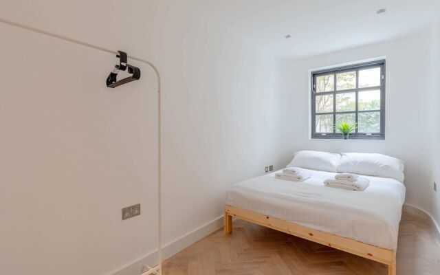 Sleek & Stylish 2BD Flat - Warren Street