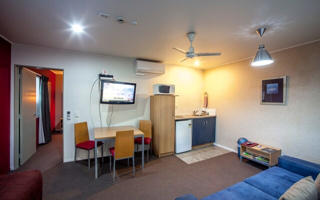 Landmark Manor Motel