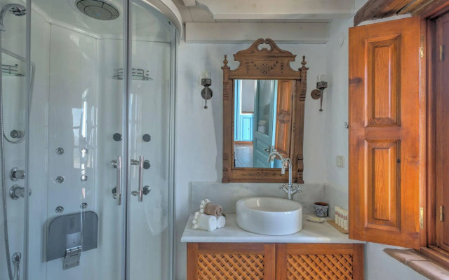 Eirini's Luxury Hotel Villas