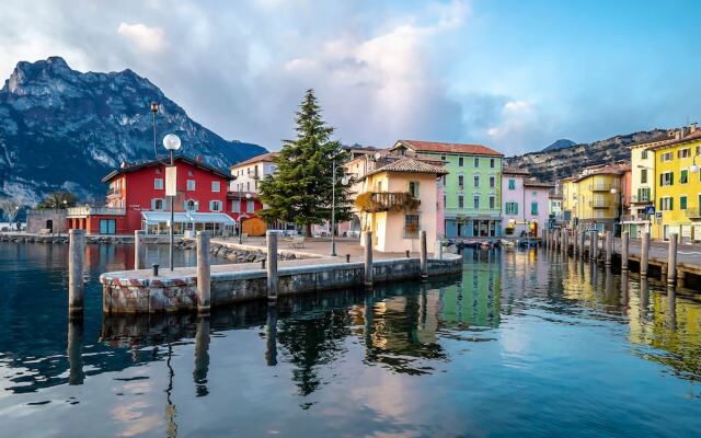 Torbole Relax, Pool & Balcony Apartment 2