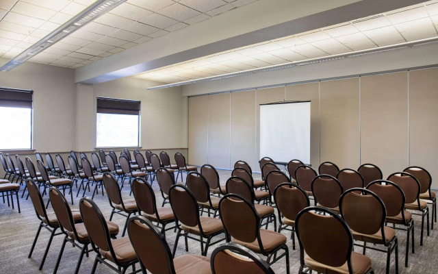 Days Inn & Suites by Wyndham West Edmonton