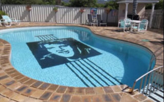 'Gracelands' Unit Six