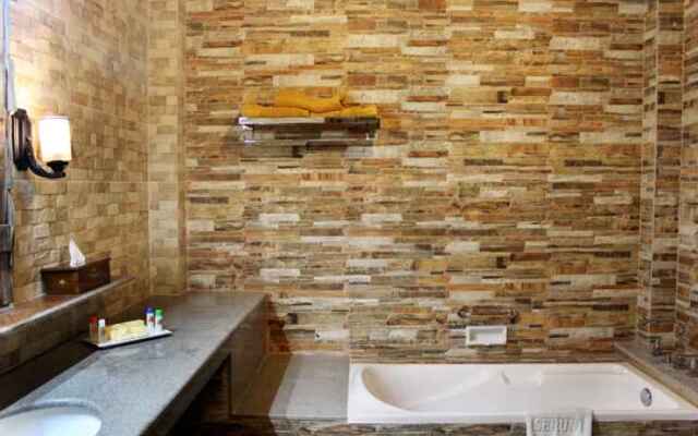 Seruni Hotel Hobbit House