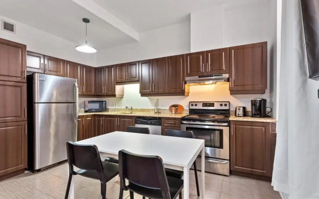 M11 The Artsy Suite 2BR Prime Location DT
