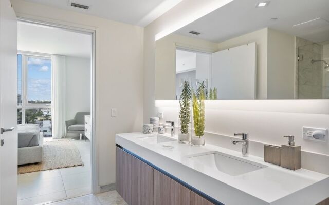 914 Tiffany House 1 Bedroom Condo by RedAwning