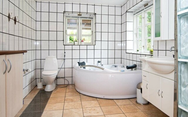 Cozy Holiday Home in Ebeltoft With Private Whirlpool