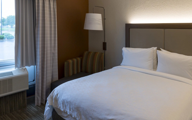 Holiday Inn Express Hotel & Suites Hillview by IHG