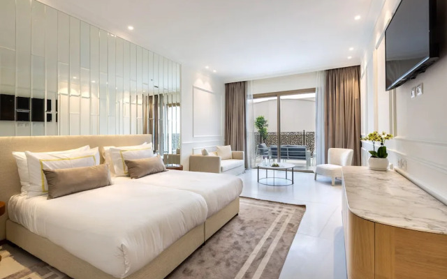 Dhotel