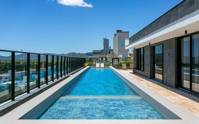 Rooftop com piscina em Jurerê Internacional #JA23