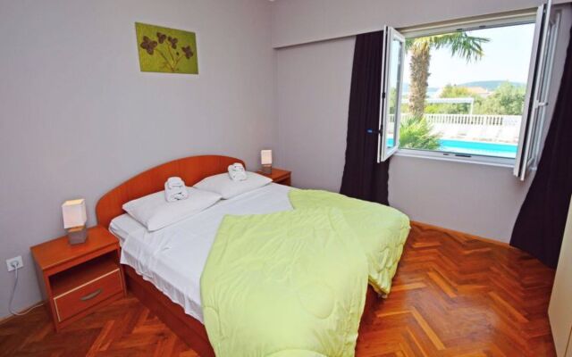 Apartment Rina Paros 41123