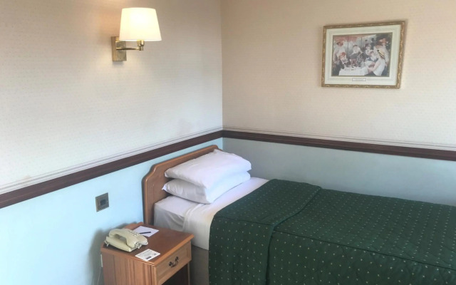 Cairn Hotel