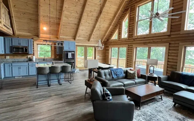 Wintergreen Chesnut Hot-tub Arcade Fireplace