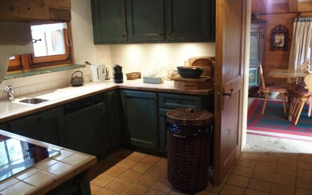 Cozy fully serviced Twin Chalets