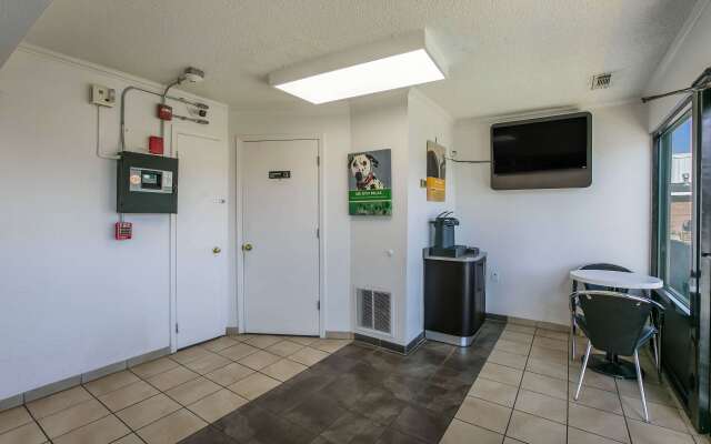 Motel 6 Dothan, AL