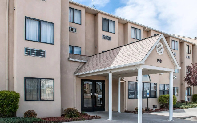 Baymont Inn by Wyndham Farmington