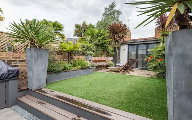 Beautiful Chiswick Home With Garden
