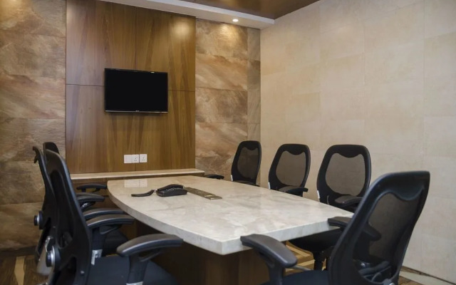 Oyo 8318 Near Railway Station