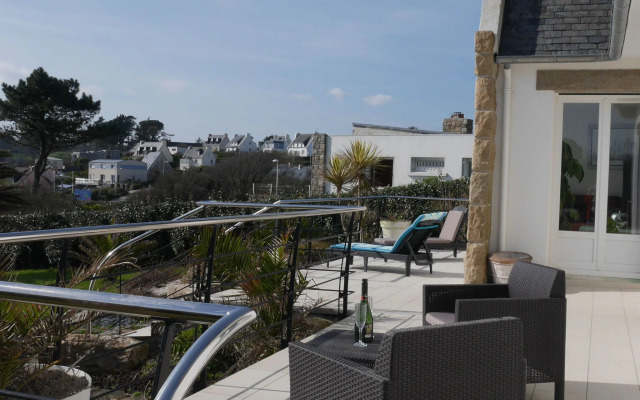 180° panoramic sea view, direct beach location, Locmaria-Plouzané