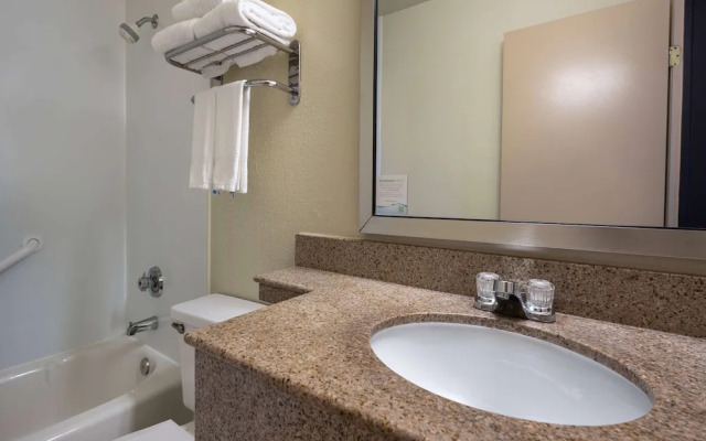 Days Inn By Wyndham Encinitas Moonlight Beach