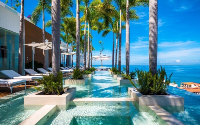 Pier 57 Penthouse 703 Romantic Zone Spectacular Ocean Views