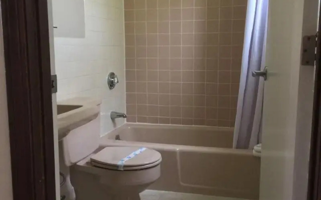 Holiday Hill Inn & Suites