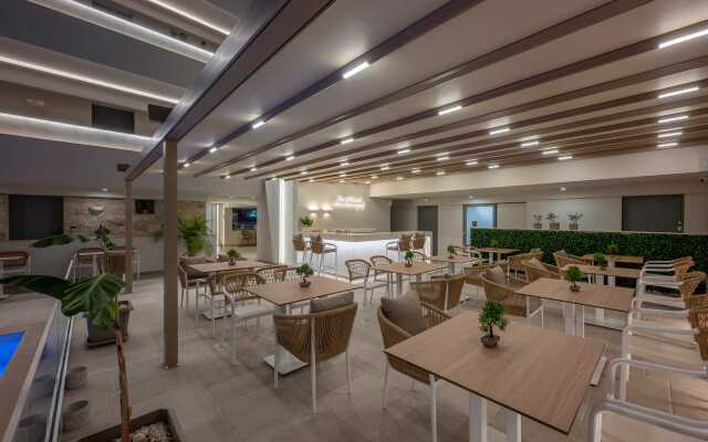 Sandy Seaside Suites